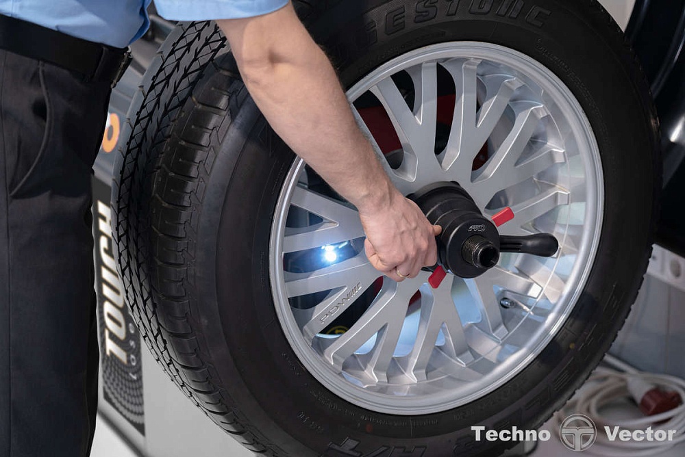 Стенд балансировочный модель iPRO BM5