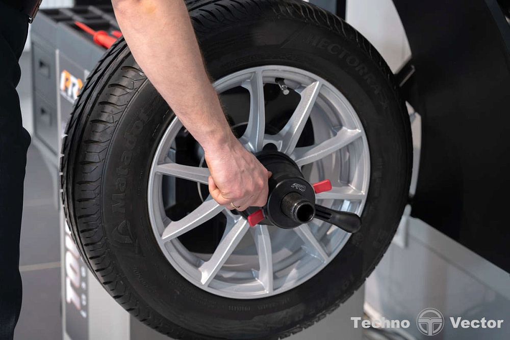 Стенд балансировочный модель iPRO BM3