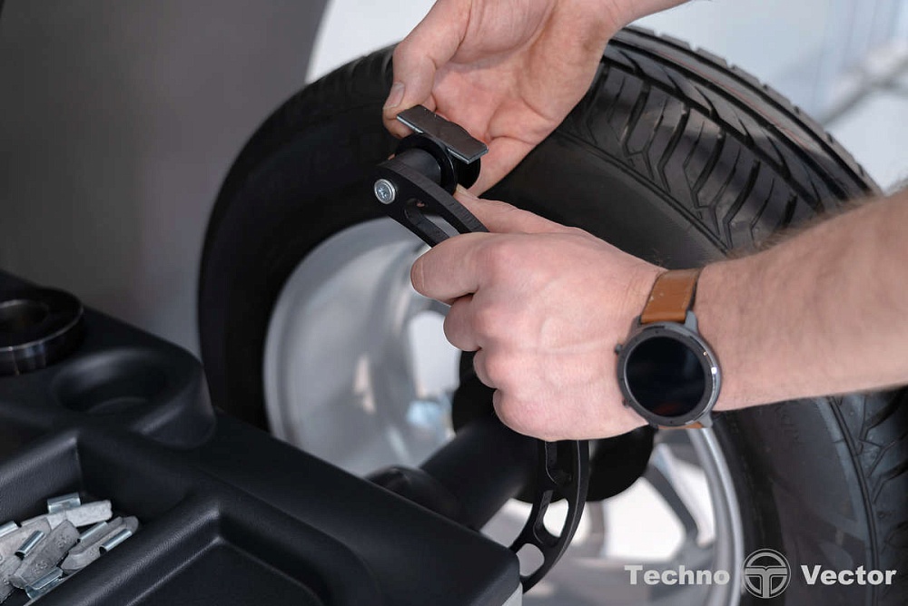 Стенд балансировочный модель iPRO BM4