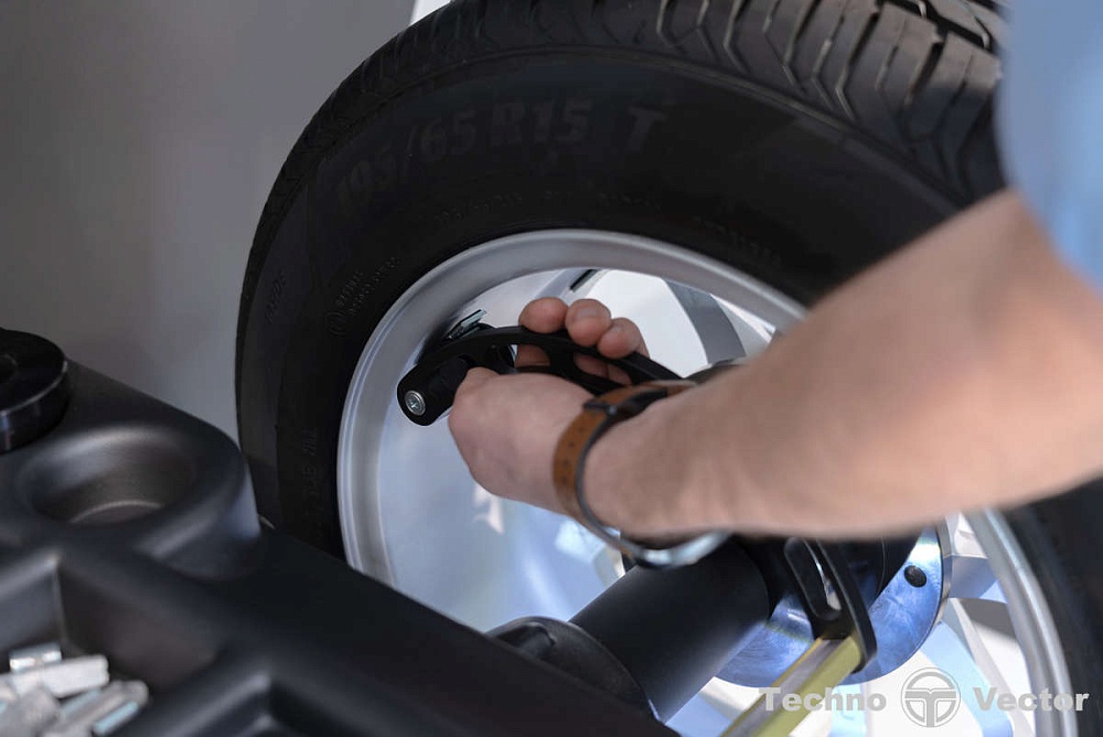 Стенд балансировочный модель iPRO BM4