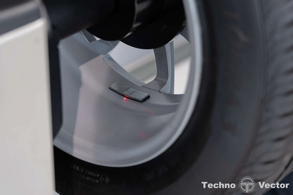 Стенд балансировочный модель iPRO BM4