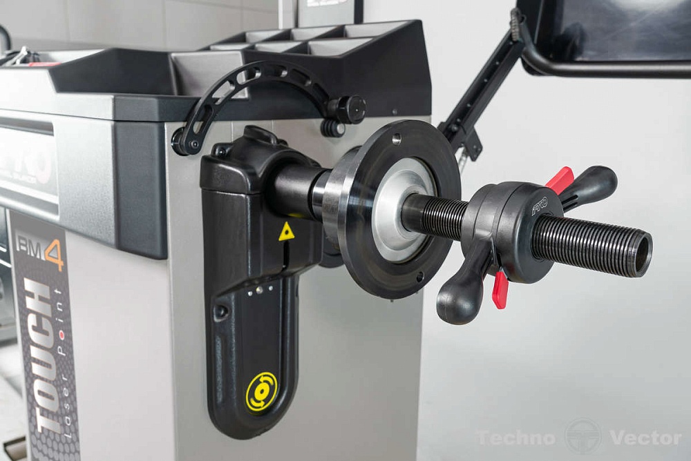 Стенд балансировочный модель iPRO BM4