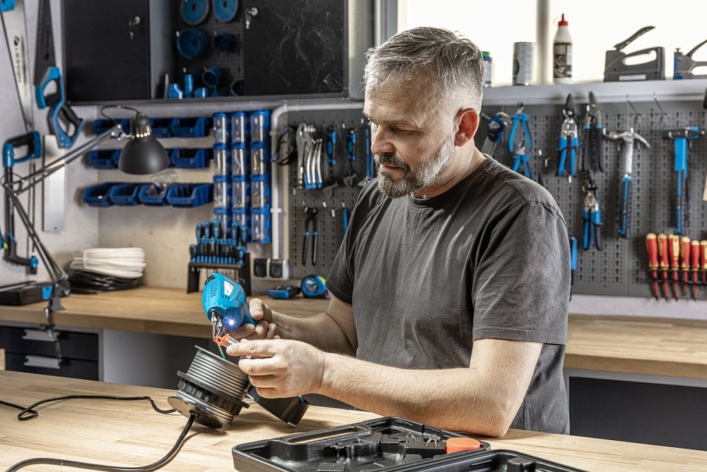 HOEGERT Паяльник 200Вт с аксессуарами